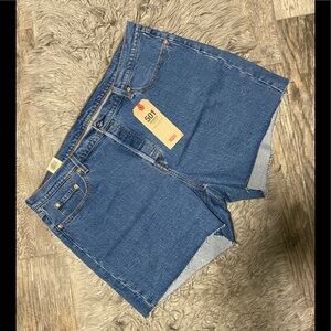 LEVI’S shorts high rise